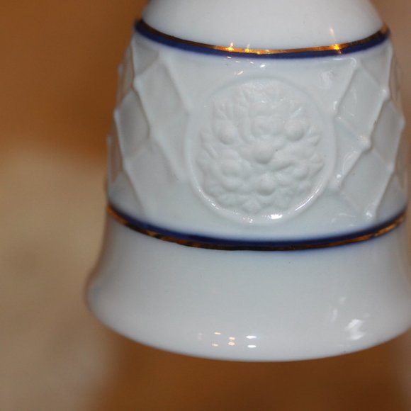 Royal class porcelain wellington Castle white BELL  No chips or cracks - Picture 2 of 3